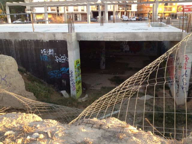 IU-Verdes denuncia el estado de abandono de un solar municipal en Churra