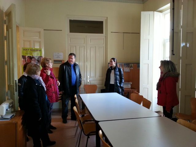 El centro de La Rosaleda de Algezares estrena ventanales