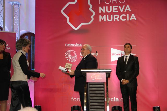 La UCAM reconoce la labor de Red Madre