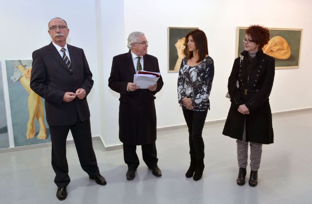 Exposición de pintura de la artista Perla Fuertes en la Facultad de Bellas Artes