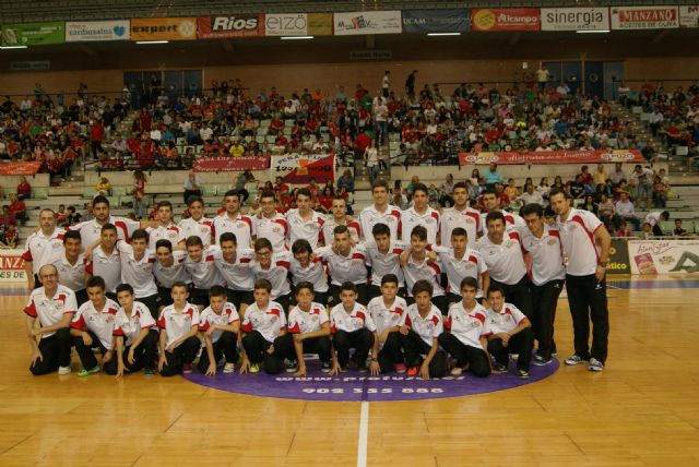 Homenaje a los equipos alevín a, cadete y juvenil como campeones de liga regional