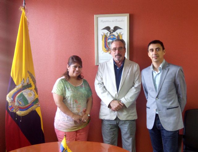 Encuentro entre UPyD Murcia y la cónsul de Ecuador