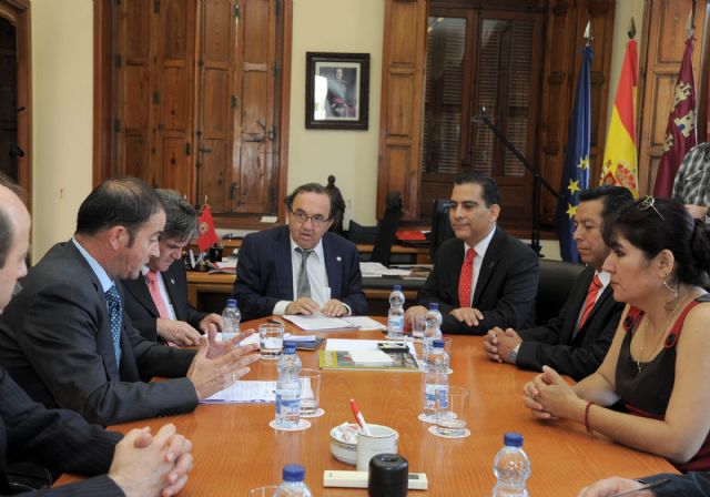 La Universidad de Murcia suscribe convenio con universidad mexicana para avanzar en las cotutelas de doctorado