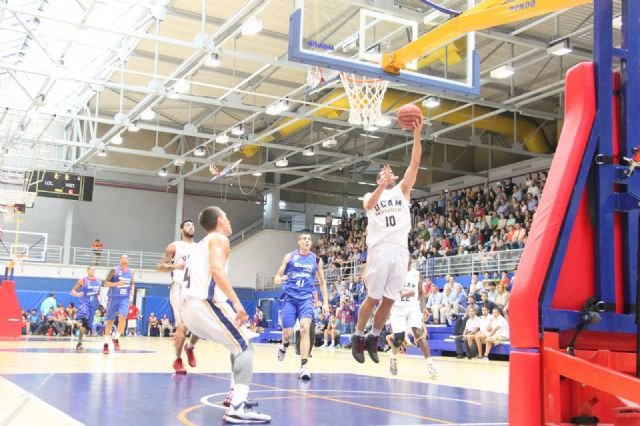 El UCAM Murcia se muestra superior al Tuenti Móvil Estudiantes 78-68