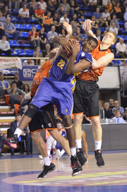 El UCAM Murcia vence al Montakit Fuenlabrada (66-71) en un gran último cuarto y se pone 2-0 por primera vez en su historia