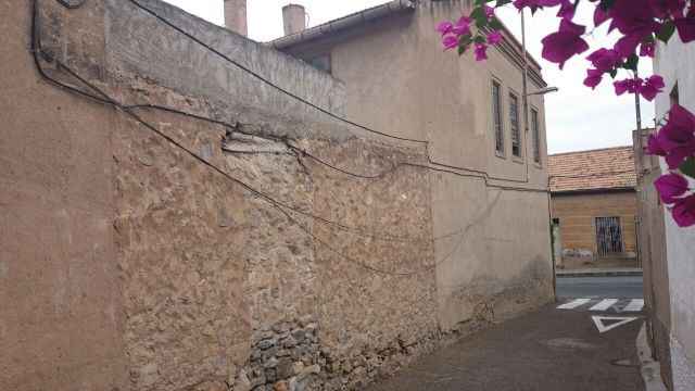 El Grupo Socialista alerta del peligro de derrumbe de un antiguo molino en Los Ramos