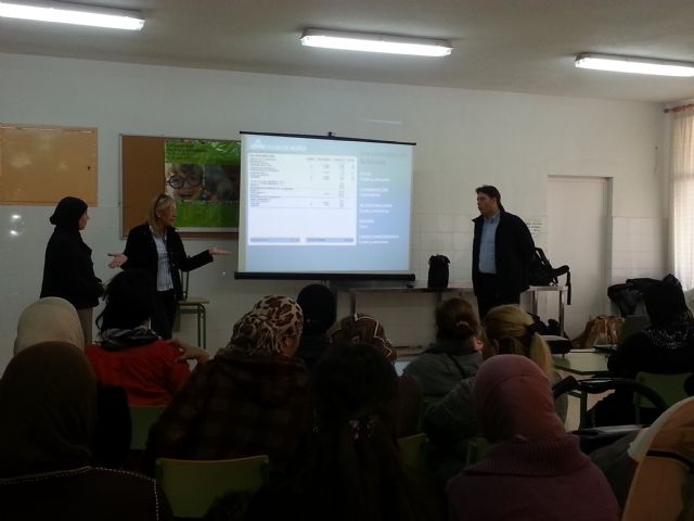 El programa Hogares Verdes se acerca a Los Rosales para abordar el consumo responsable del agua