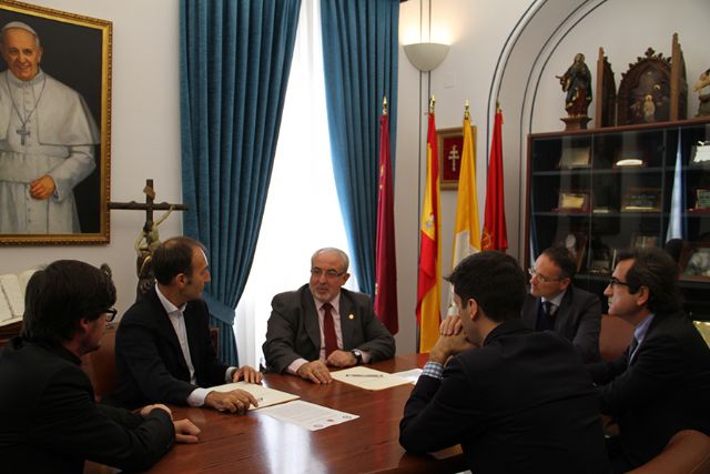 Nueva Cátedra para el estudio de la historia del derecho y su aplicación a los problemas sociales actuales