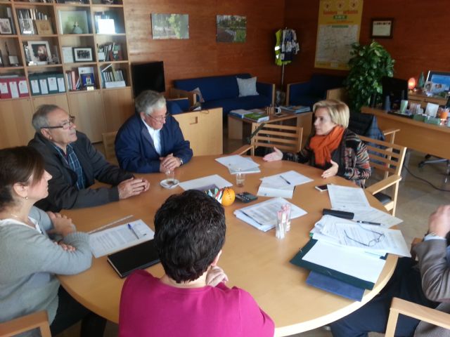 Unas 20 personas trabajan en la recuperación de parte del vivero del Mayayo