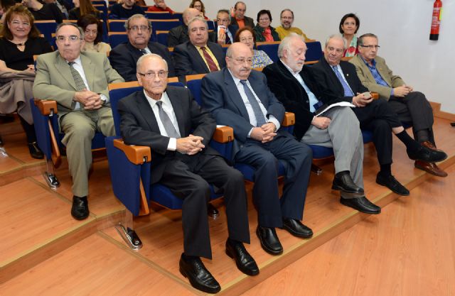 La Facultad de Química de la Universidad de Murcia conmemora su día grande con un homenaje a profesores jubilados