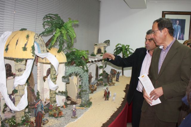 El Alcalde comparte con los vecinos de San Pío X la celebración de la Navidad