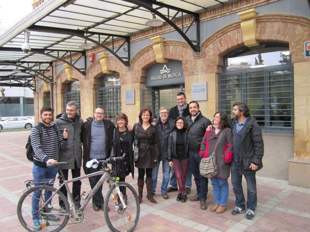 'Casa, luz y agua: dignidad todos los días del año'