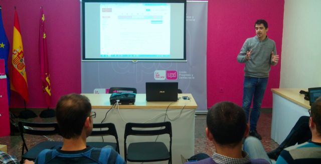 Serna (UPyD) defiende el uso de las redes sociales 'como herramienta imprescindible para la participación y la transparencia'