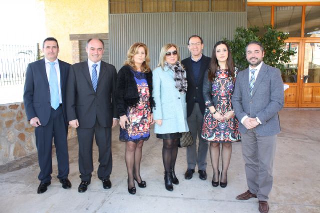 La Peña La Contraparada distingue al Alcalde con su Insignia de Oro por 'su impulso a las tradiciones'