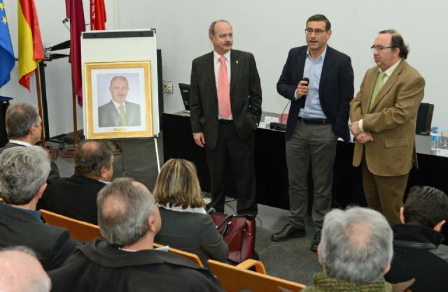 Incorporan el retrato del profesor Domingo Manzanares a la galería de decanos de la Facultad de Ciencias del Trabajo