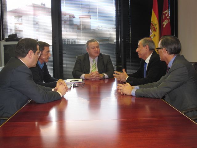 El consejero de Fomento se reúne con representantes de la empresa concesionaria del Tranvía de Murcia
