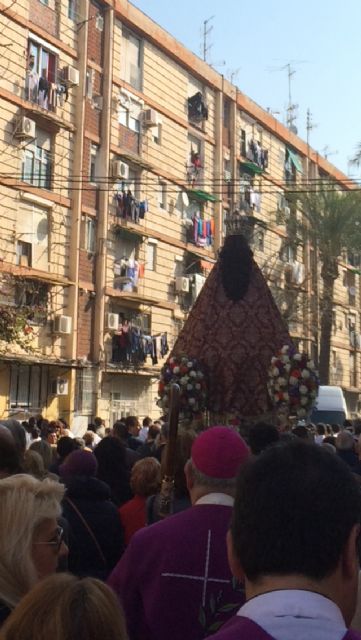 Miles de fieles acompañan a la Patrona de Murcia a la Parroquia del Polígono de la Paz