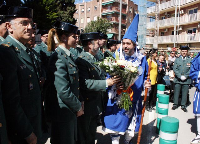 La Guardia Civil escolta el paso del Cristo del Amor, en su procesión del Viernes de Dolores