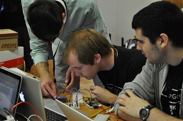 Un proyecto para reducir el consumo de energía de las viviendas triunfa en el I HackForGood Murcia