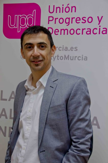 Serna (UPyD) se compromete a retransmitir los Plenos a través de internet