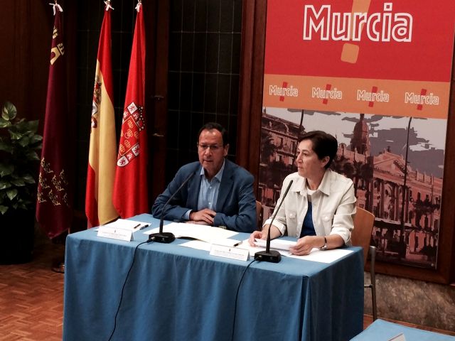 El Alcalde Cámara firma un convenio para reforzar la protección a las víctimas de la violencia de género