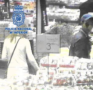 Detenidos hurtando in fraganti en un centro comercial