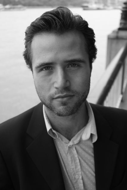 El prestigioso barítono y chelista Simon Wallfisch ofrecerá mañana viernes en el Casino de Murcia un recital único junto a la pianista Pilar Beltrán