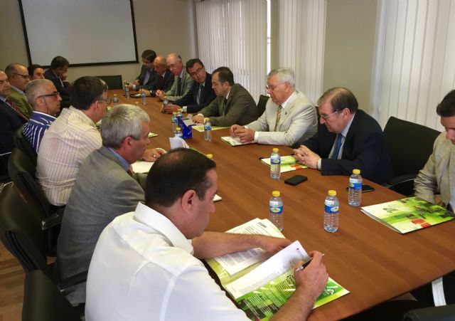 Ballesta apuesta por la reactivación del empleo a través del apoyo al sector industrial murciano