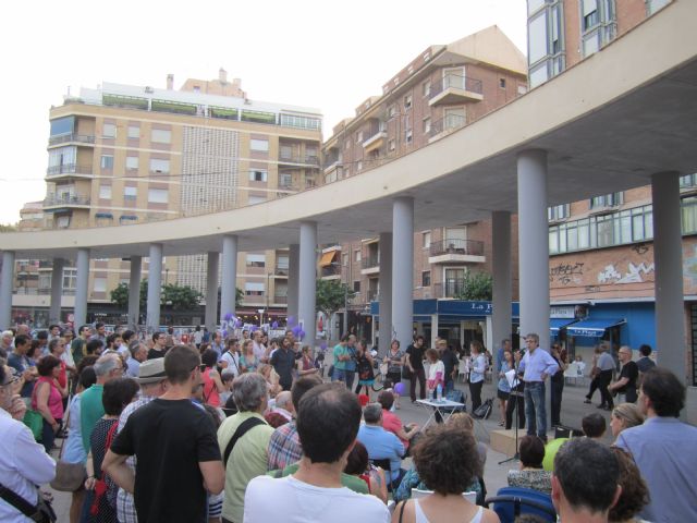 Ahora Murcia exhibe su fuerza ciudadana en una asamblea  en la plaza de la universidad