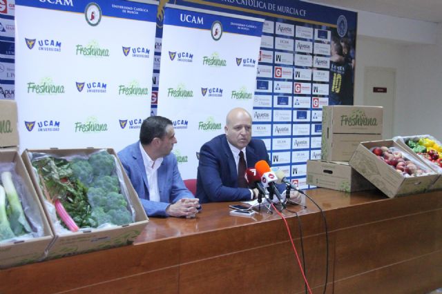 Los productos ecológicos de FreshVana nutrirán a los jugadores del UCAM CB y del UCAM CF