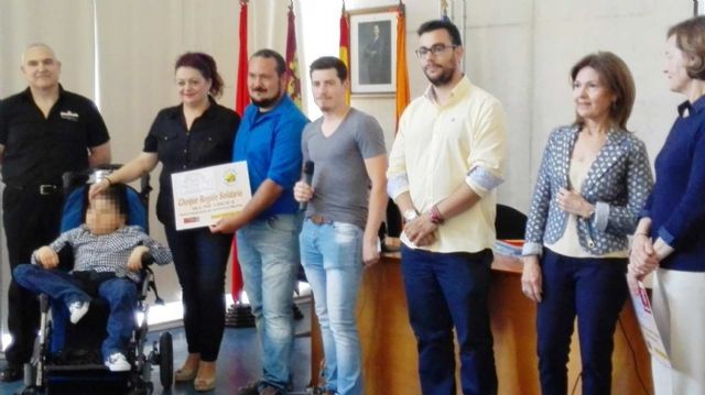 Los estudiantes de Económicas de la Universidad de Murcia recaudan dinero para niño enfermo