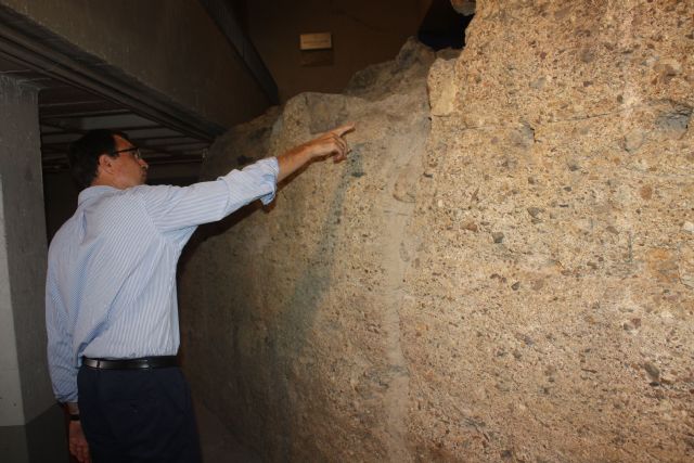 La muralla del aparcamiento de La Glorieta recupera su esplendor