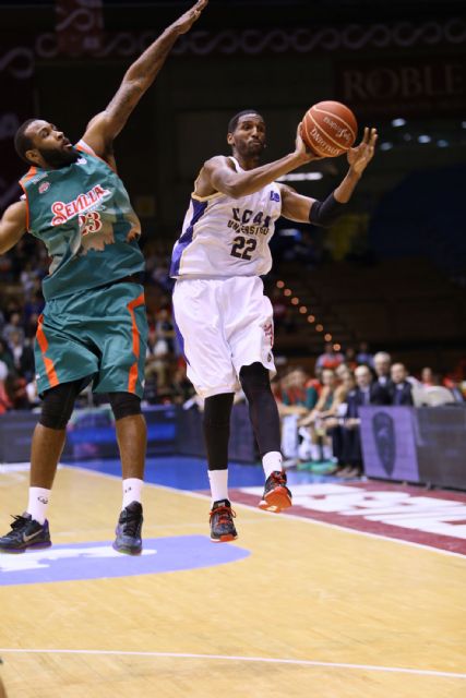 Campazzo catapultó a los suyos en los instantes finales para vencer por 85-90