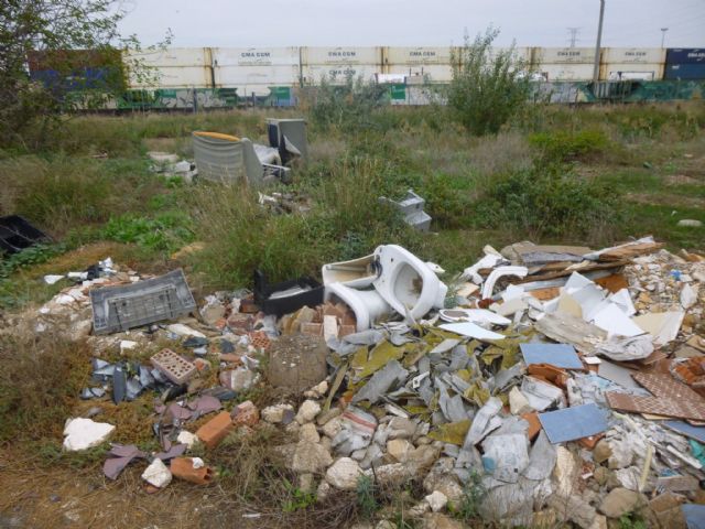 Ahora Murcia denuncia la presencia cada vez mayor de amianto en escombreras ilegales de pedanías