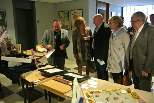 Quince artesanos participarán en una exposición en el Centro de Artesanía de Murcia para que empresas e instituciones regalen sus productos por Navidad