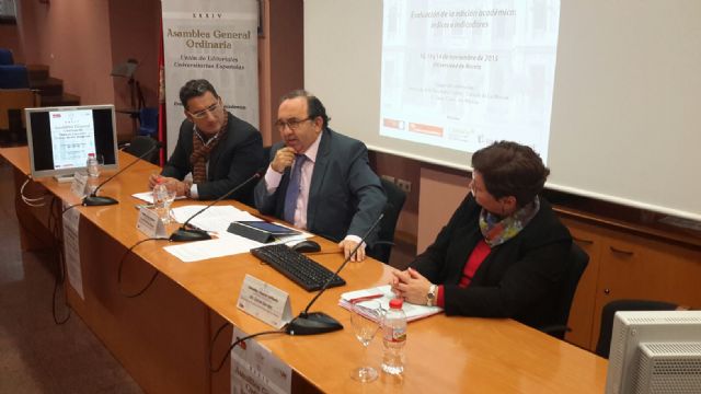 Las 66 editoriales universitarias españolas se reúnen en la Universidad de Murcia por su centenario