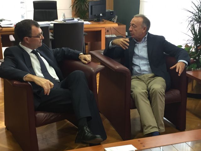 Ballesta 'da el relevo' al nuevo presidente de la Red de Ciudades por la Bicicleta