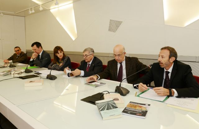 El historiador Carlos Martínez Shaw ofrece hoy una conferencia en la Universidad de Murcia