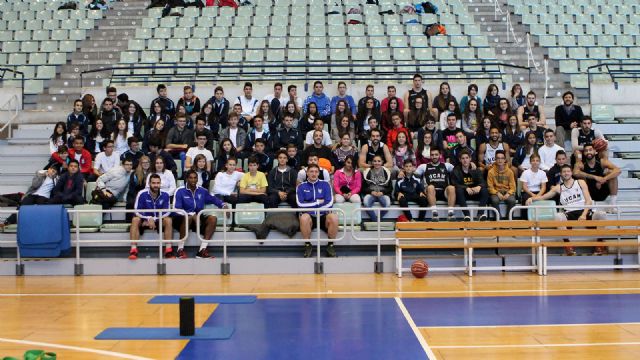 El Colegio Majal Blanco visita al UCAM Murcia CB