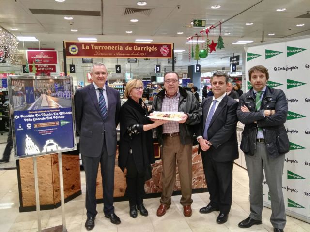 Murcianos y visitantes podrán degustar el próximo sábado el turrón más grande del mundo