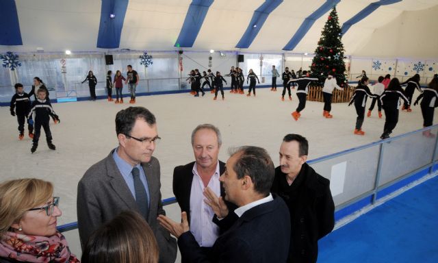 La Feria Blanca convierte el Cuartel de Artillería en sede de la Navidad del Barrio del Carmen