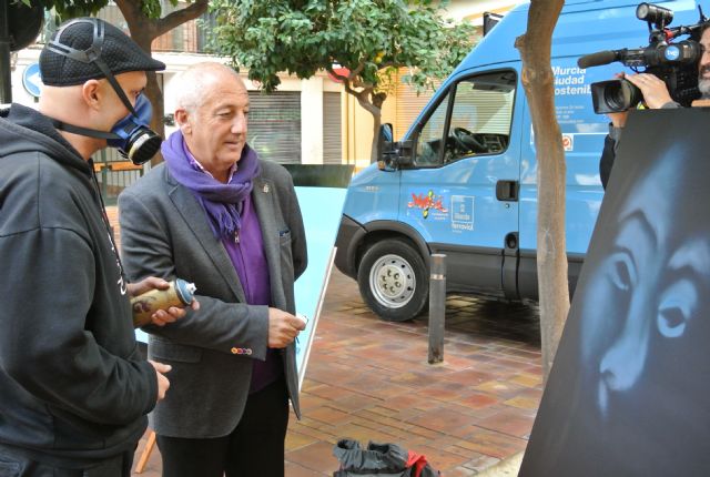 Entra en funcionamiento la primera Oficina del Grafiti de España, situada en la Plaza de los Apóstoles