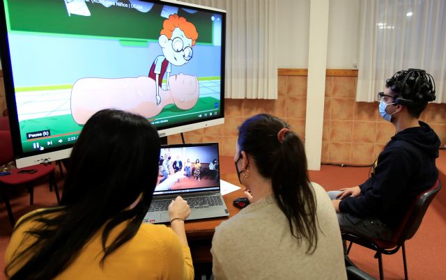 La UCAM desarrolla una aplicación para enseñar reanimación cardiopulmonar en la escuela
