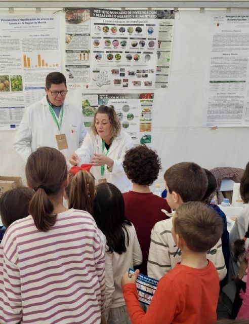 El IMIDA acerca la innovación agroalimentaria a los más jóvenes en la II Feria Científica de Santomera