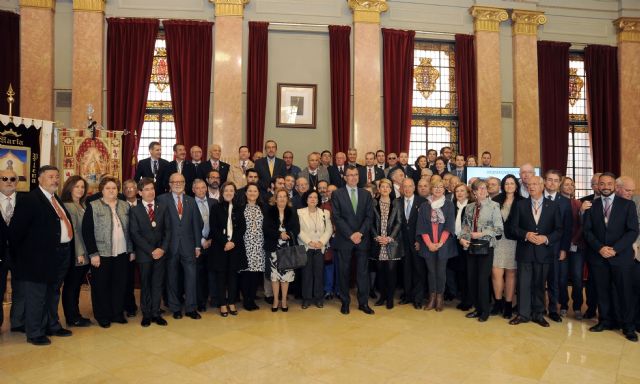 Histórico hermanamiento entre los caballeros de La Fuensanta y los devotos de La Arrixaca