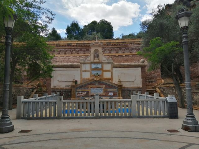 Denuncia el estado en el que se encuentra la fuente del Santuario de la Virgen de la Fuensanta