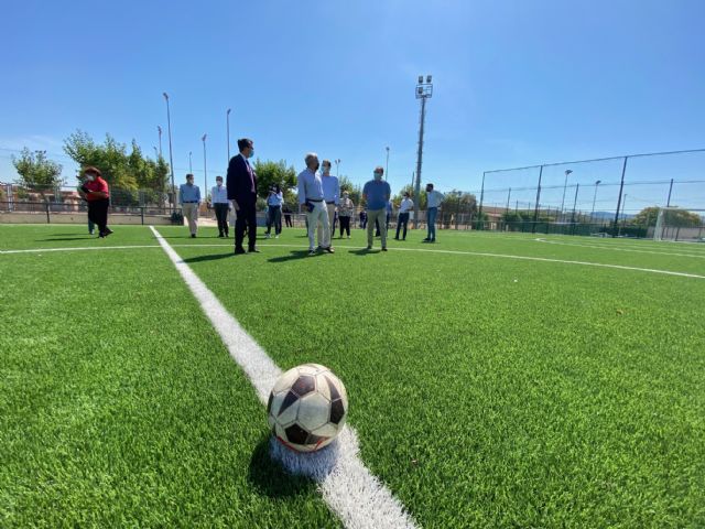 Guadalupe estrena campo de fútbol con un nuevo césped artificial para los 250 jugadores de la Escuela municipal