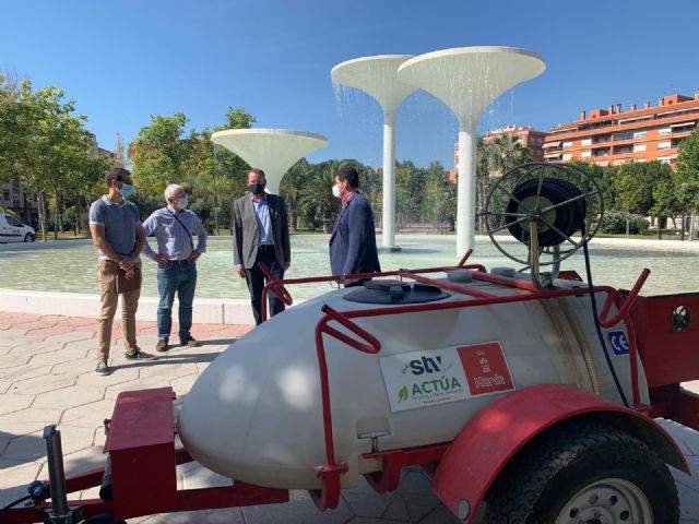 El Ayuntamiento desinfecta los parques para garantizar la seguridad de las familias murcianas