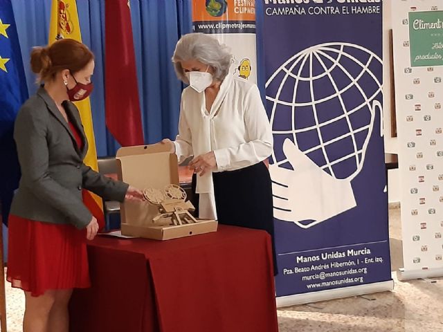 Alumnos de 2° de ESO del Colegio San Buenaventura Capuchinos reciben el primer premio del Festival de Clipmetrajes de Manos Unidas en la Región de Murcia