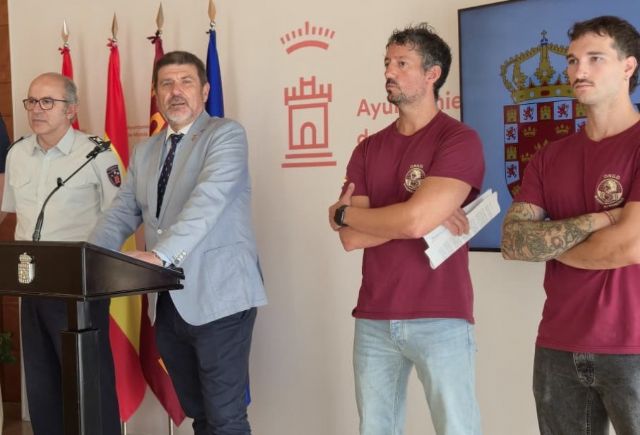El Ayuntamiento presenta la ONG Bomberos por Bomberos, una iniciativa solidaria que ya prepara su primera intervención internacional en Venezuela